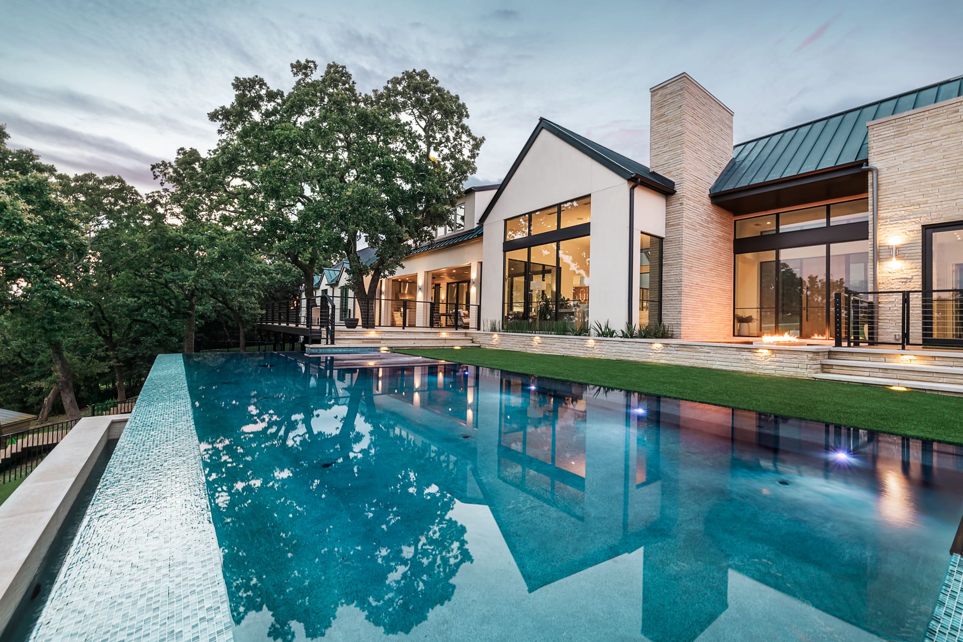 Modern luxury pool with spa in Texas backyard